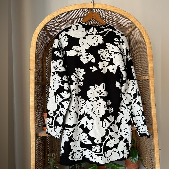 Cyrus black and white floral printed cardiagn - Beautiful!!! - Picture 2 of 6